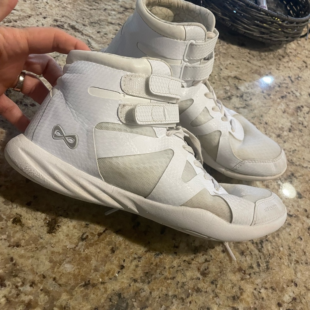 Nfinity BEAST MID TOP Cheer Shoes White Infinity Infiniti Drill Size 8.5 Shoes